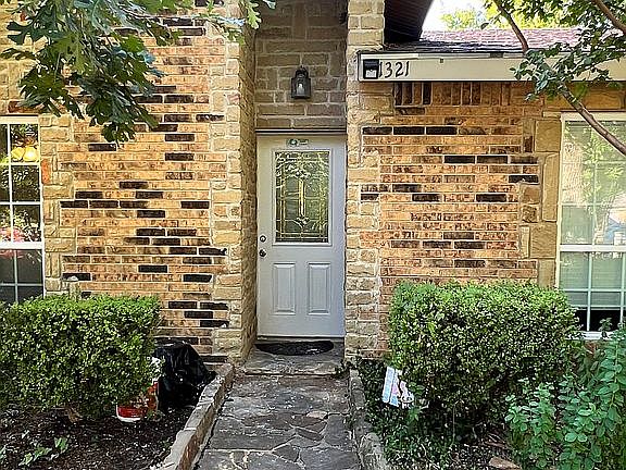4th image of 1321 Frio Ln