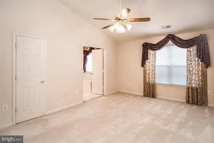 8359 Regal Oak Ct — Photo 16