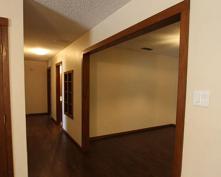 3211 S Donnybrook Ave — Photo 7