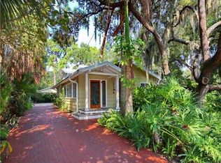 1042 Pomelo Ave, Sarasota, FL 34236