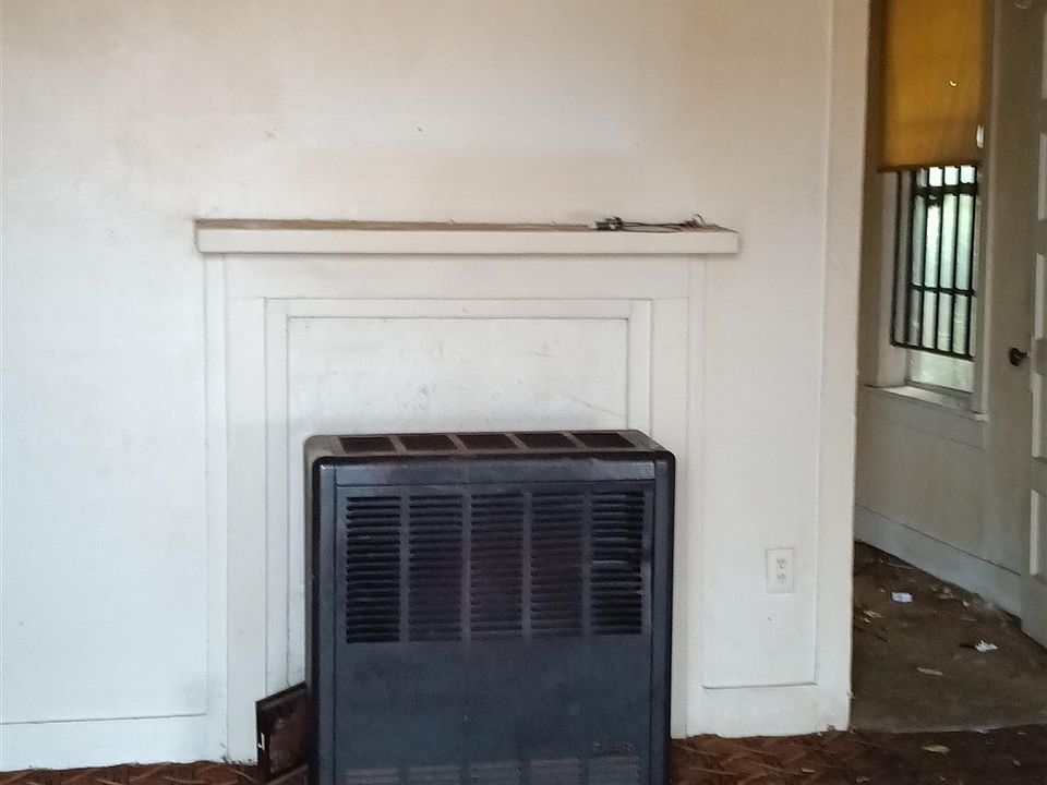 2nd image of 895 Pendleton St