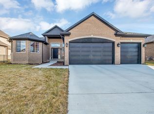 19104 Thompson Dr, Macomb, MI 48042