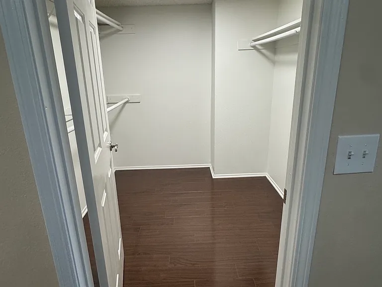 905 Michelle Ct — Photo 25