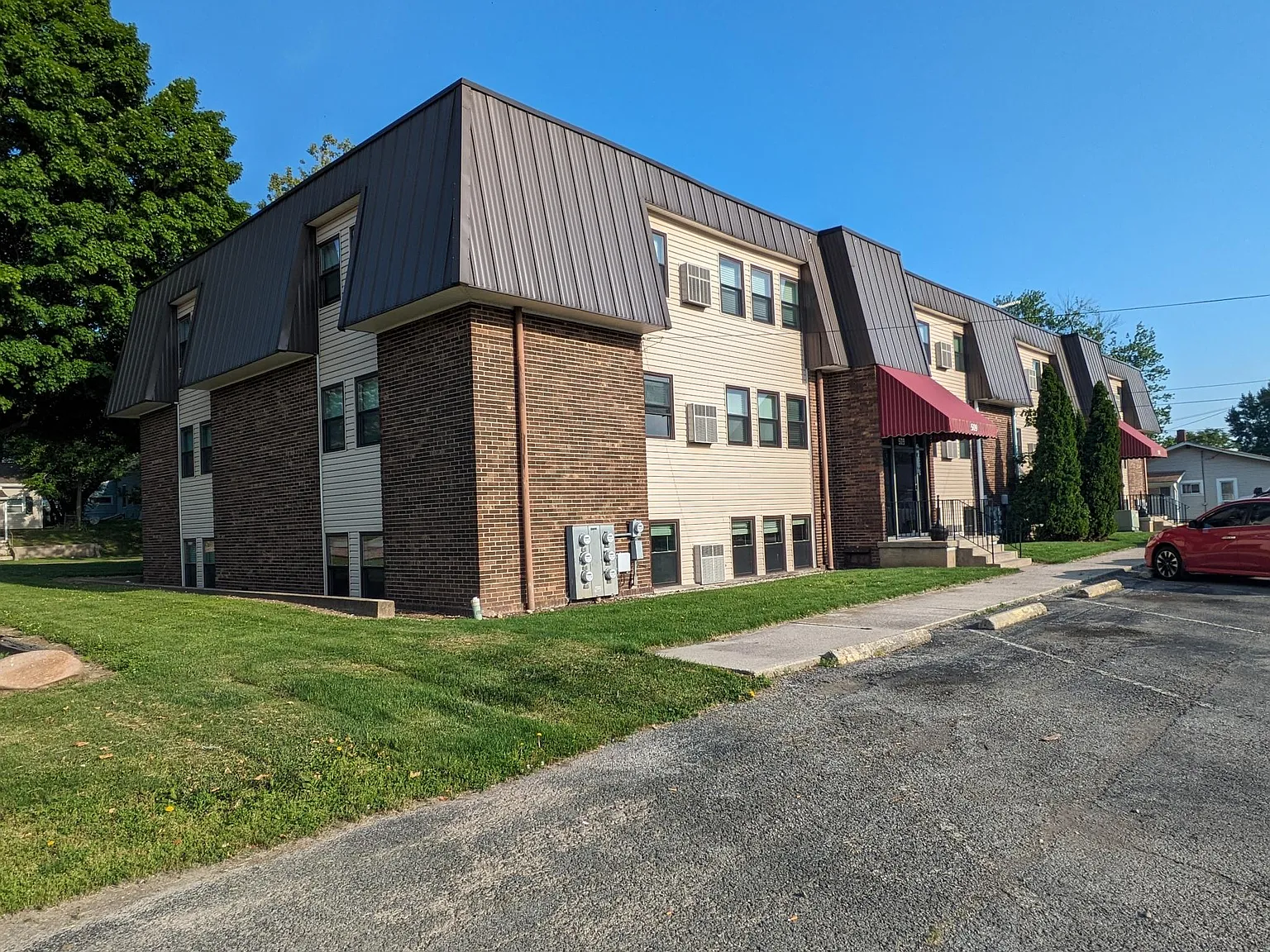 2 bed, 849 sqft, $1,300 — Photo 1
