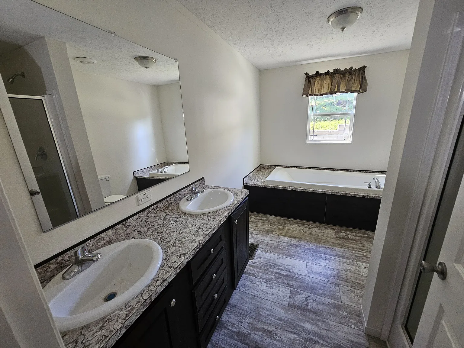 2 bed, 1200 sqft, $2,000 — Photo 2