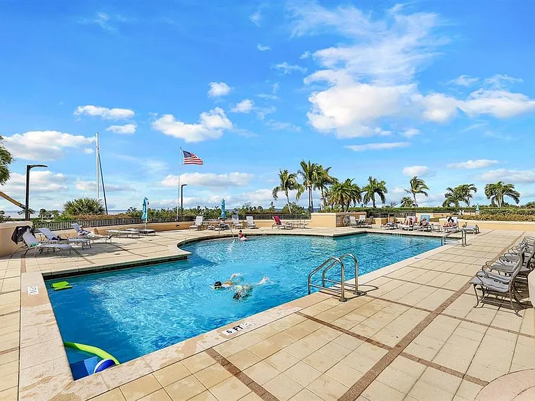3313 Sunset Key Cir #404 — Photo 4
