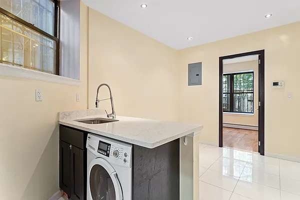 Rented by Safdie Realty Group | media 17