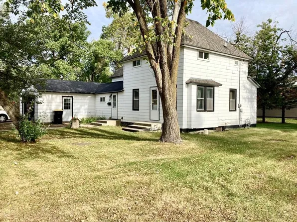 157 7th St NE, Perham, MN 56573