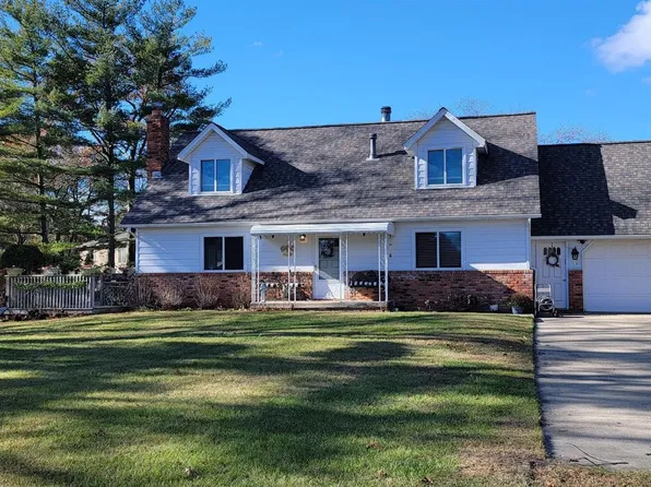 2740 N Lake Angelus Rd W, Waterford, MI 48329