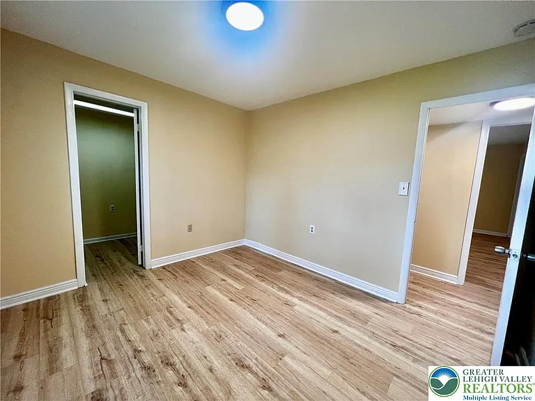2404 Northwood Ave — Photo 9