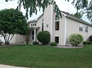 1061 E Mills Dr, Lake Mills, WI
