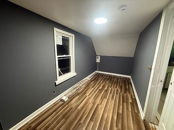 2nd image of 116 Earl St Floor 3