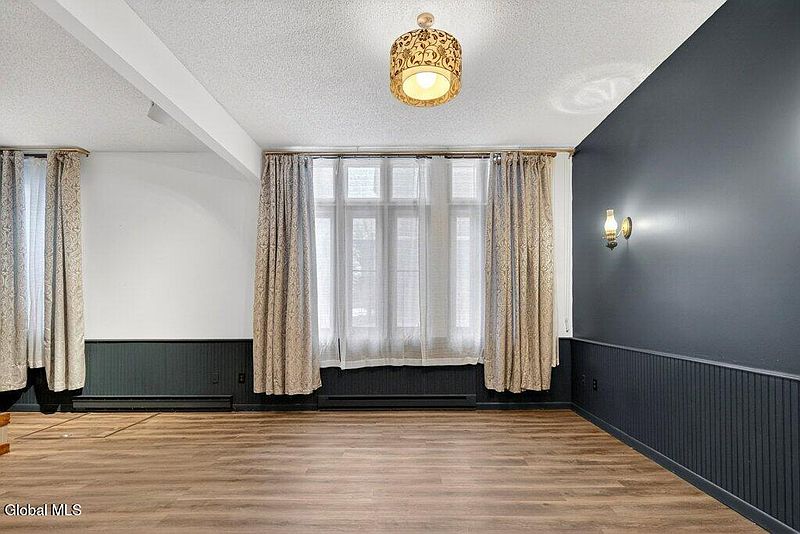 3rd image of 78A Willett Street