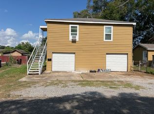 5249 Center St, Groves, TX 77619