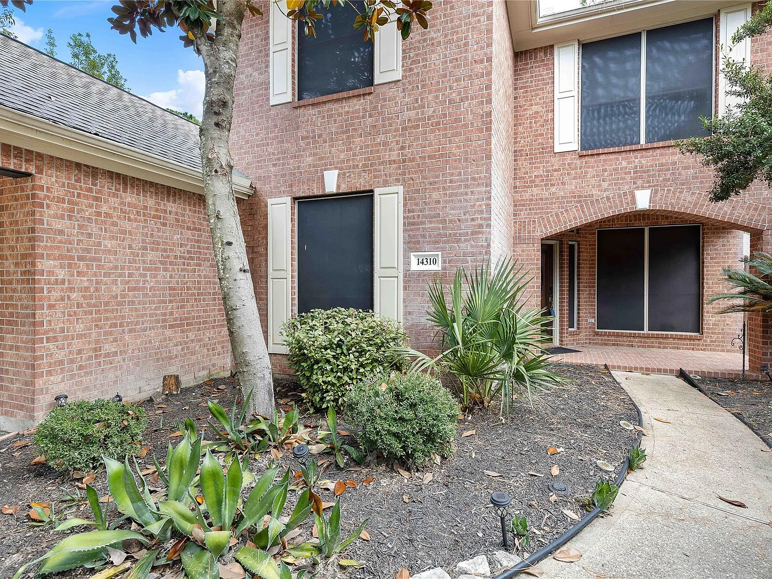 4 bed, 2.5 bath, 3005 sqft, $3,500 — Photo 3