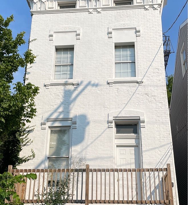 1st image of 2427 Vine St #3