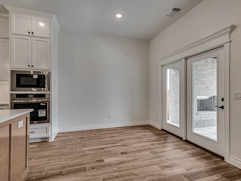 3241 Mangrove Dr — Photo 5