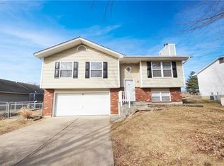 1627 Oakwood Dr, O'Fallon, MO 63366