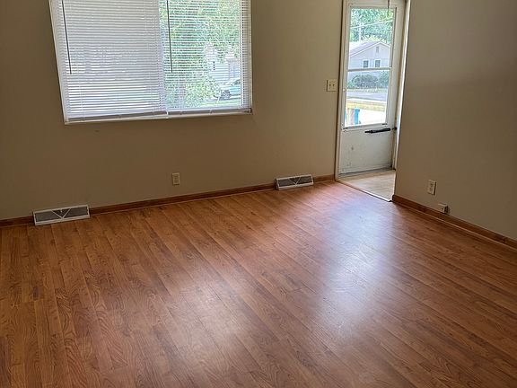 2nd image of 506 NE Independence Ave APT B