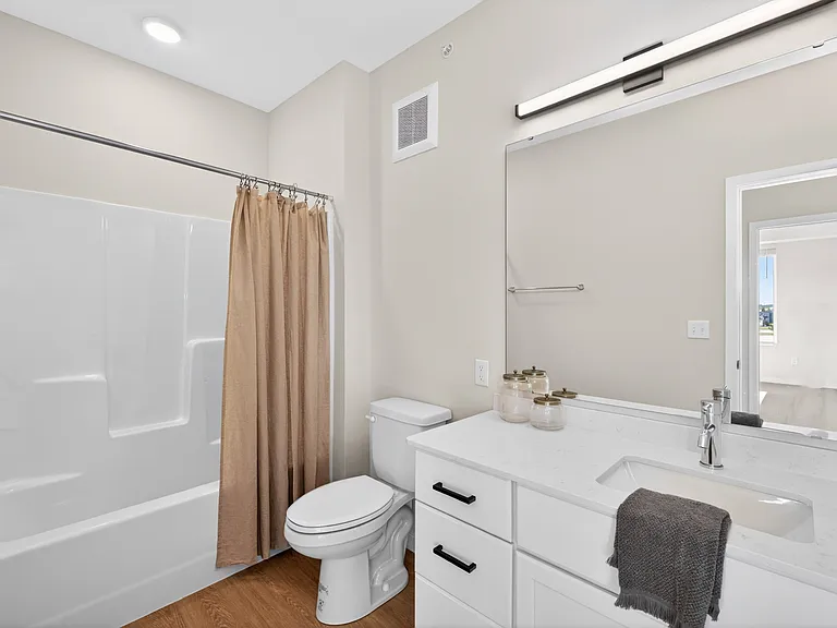 Grand 52 Apartments — Photo 11