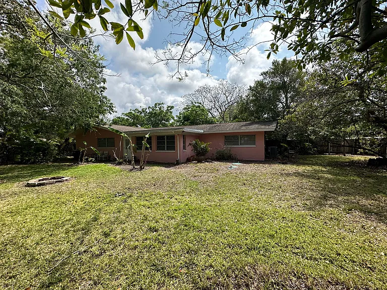 1546 Belleair Rd — Photo 13
