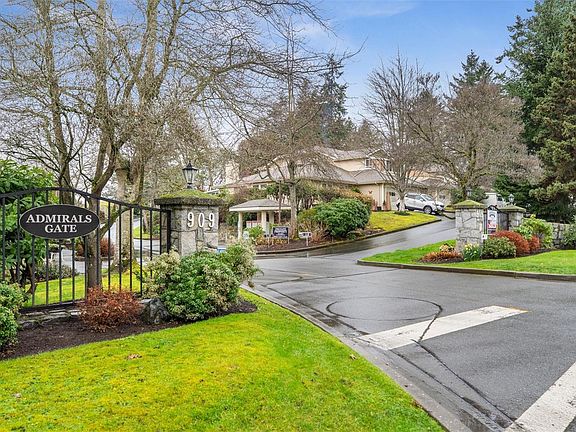 3rd image of 909 Admirals Rd #8