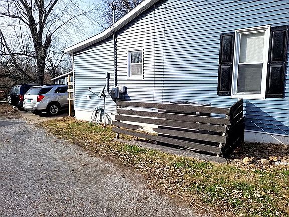 2nd image of 327 College St