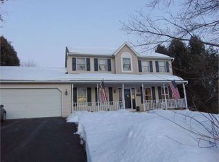 108 Cross Creek Dr, Pottsville, PA 17901