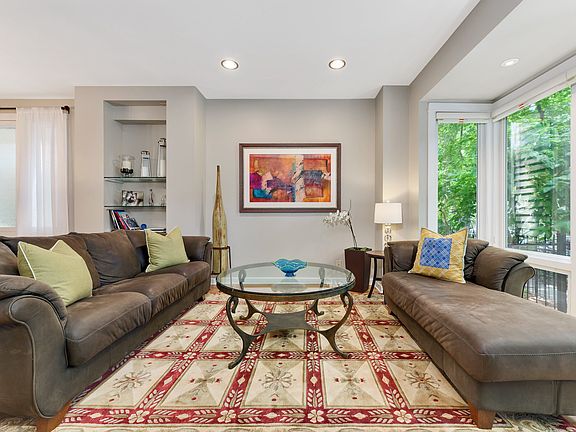 5th image of 1841 N Wilmot Ave #1