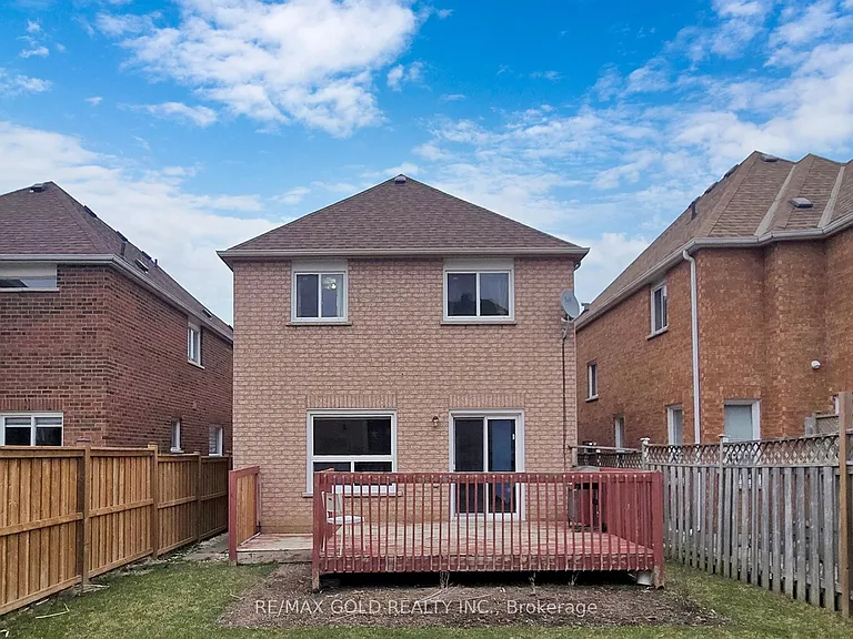 4 Treepark St — Photo 19