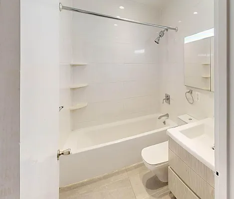 Rented by AZ REALTY NYC LLC | media 9