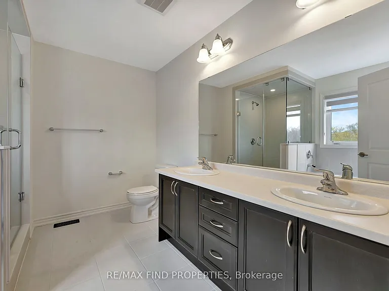 21 Dennis Ave — Photo 24