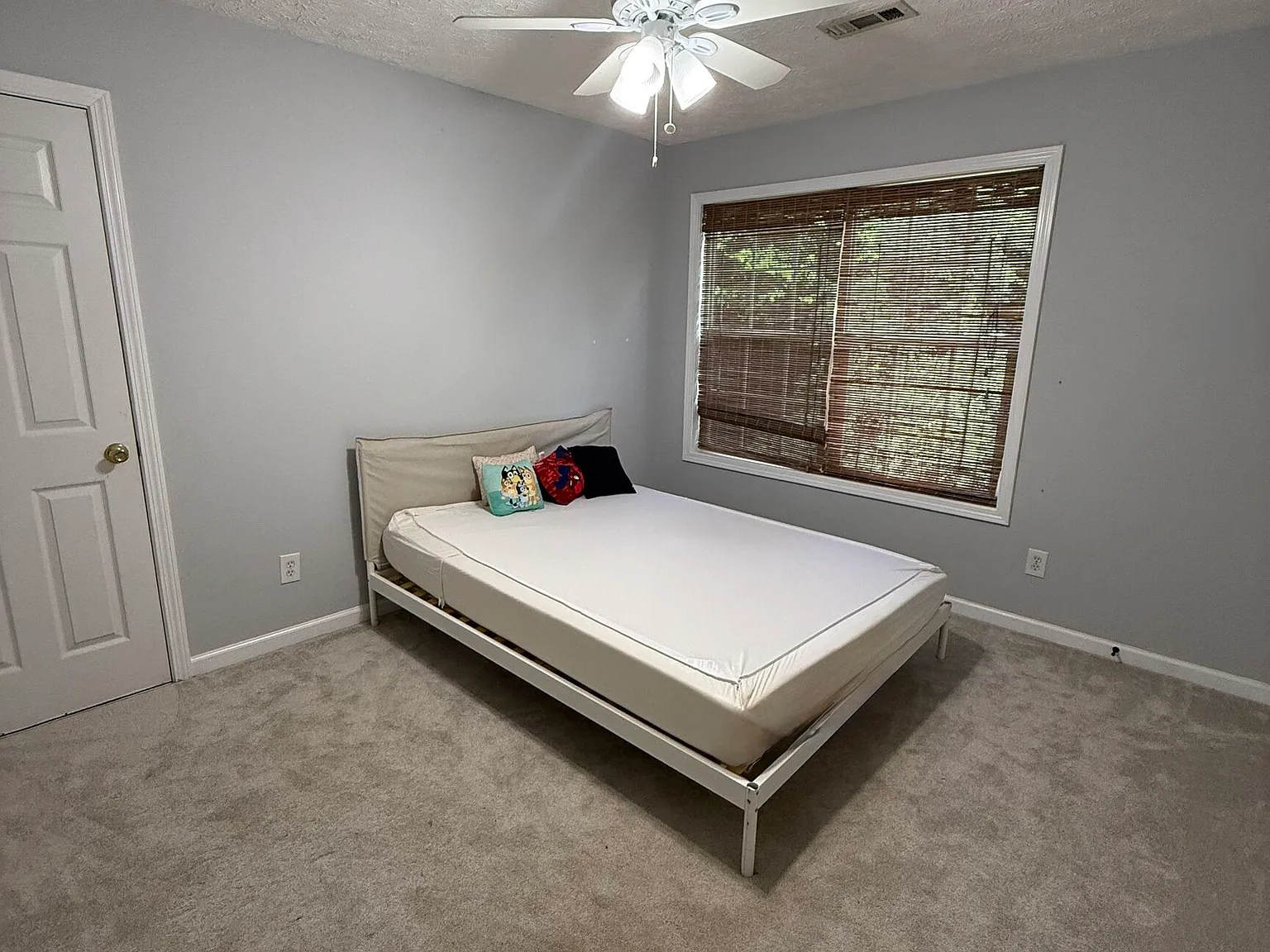 3 bed, 2.5 bath, 1773 sqft, $2,200 — Photo 2