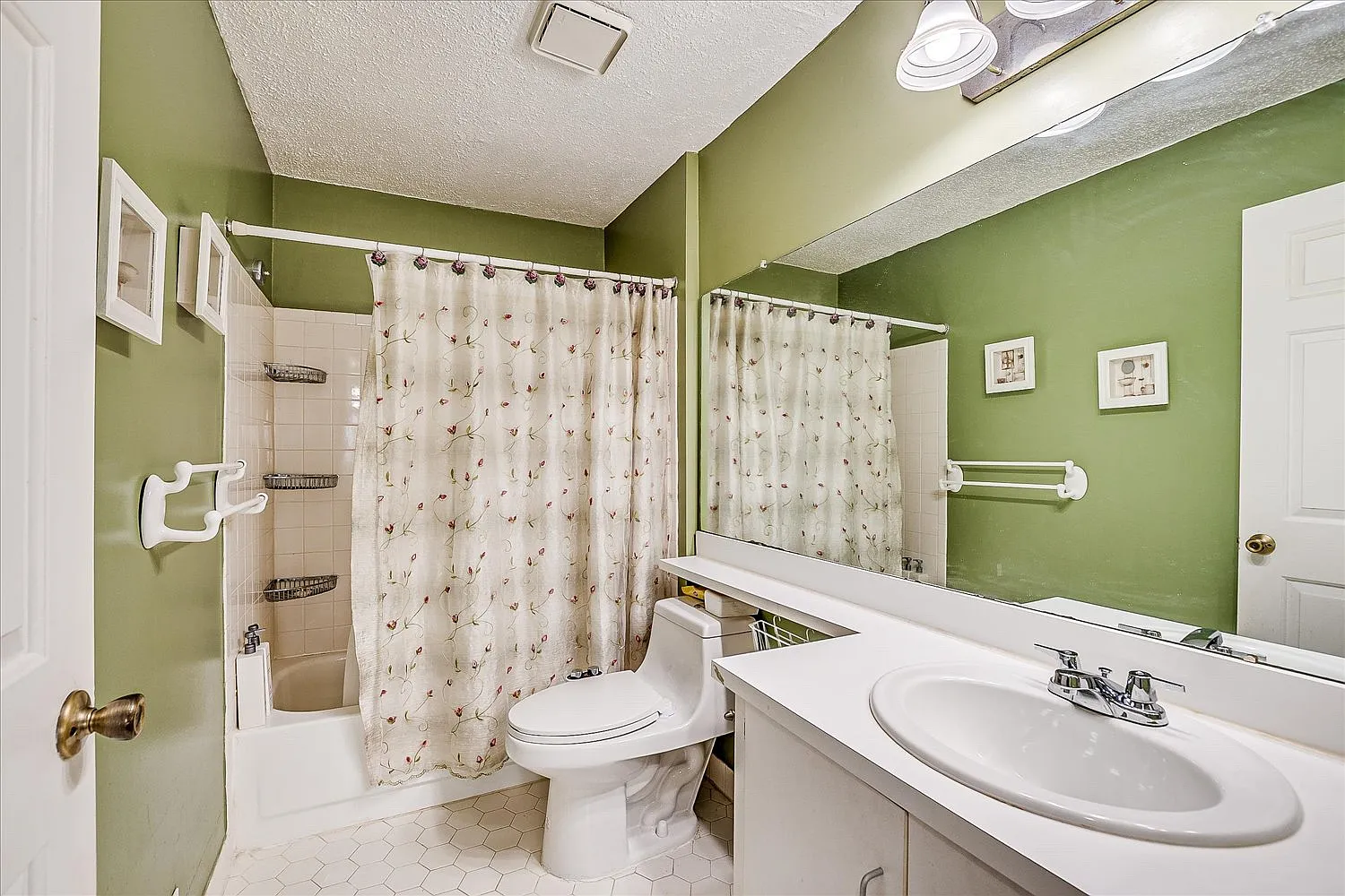 59 Taylor Dr — Photo 2