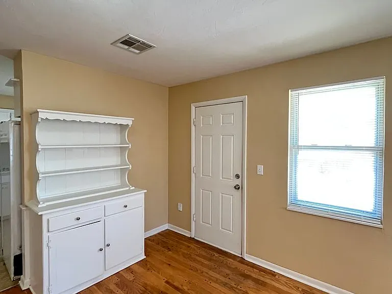 3617 N Drexel — Photo 6