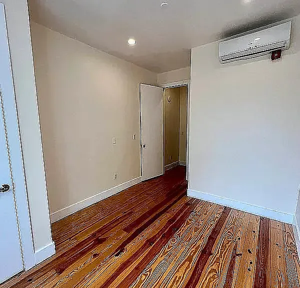 570 Evergreen Ave #1L — Photo 4