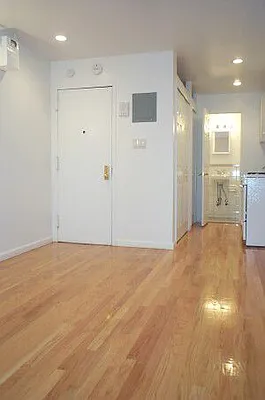 Rented by Tower Brokerage | media 9