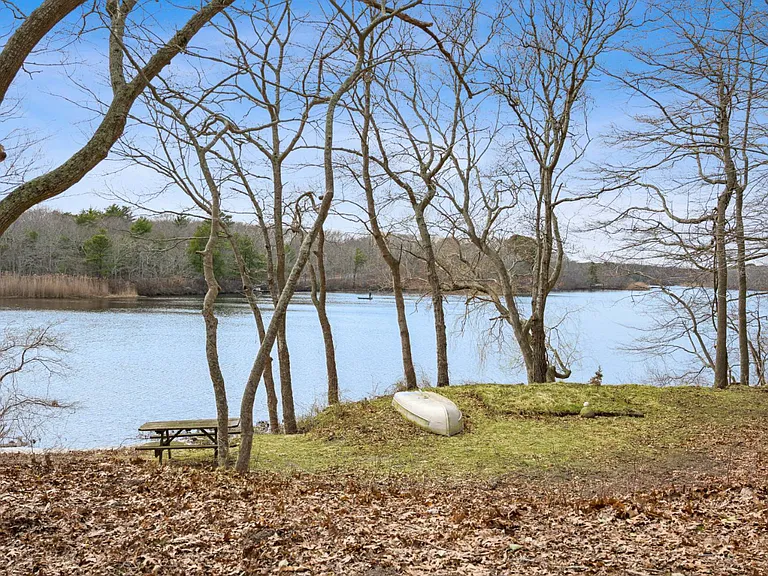 18 Lake Side Dr — Photo 7