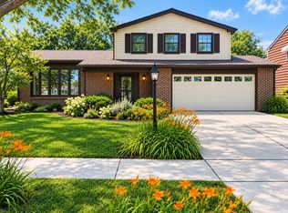 641 Independence Ave, Westmont, IL 60559