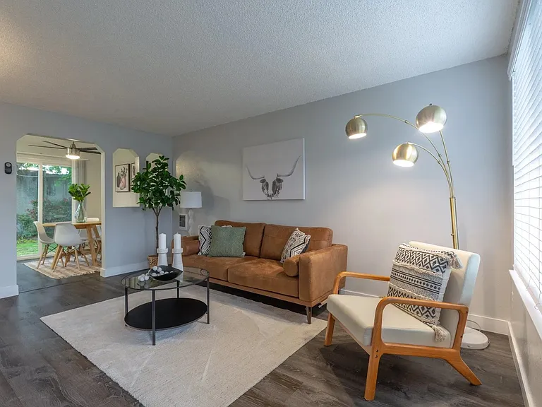 Somerset West Apartments — Photo 10