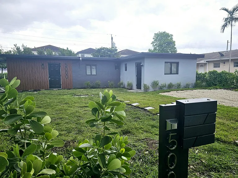 5000 SW 26th Ave — Photo 6