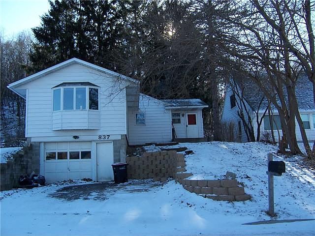 1st image of 837 Wilkie St