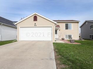 3516 13th St S, Moorhead, MN 56560