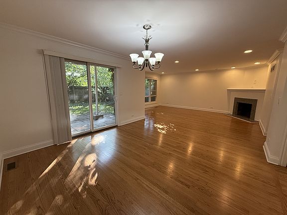 4th image of 460 Green Bay Rd #808-472