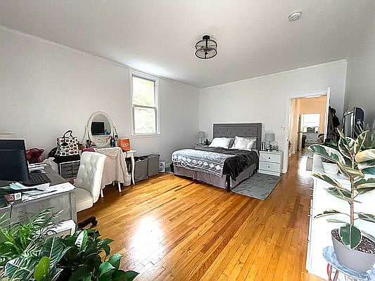 5th image of 25 Diamond St #1