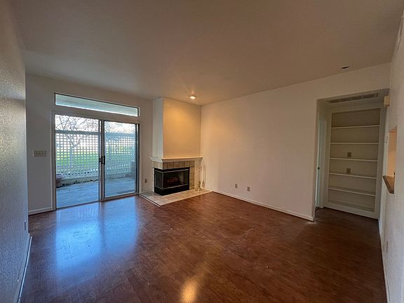 4th image of 928 Lake Tahoe Ct