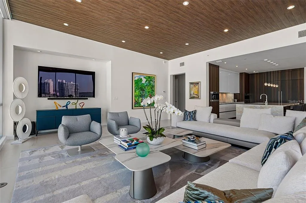 4 bed, 4.5 bath, 3527 sqft, $25,000 — Photo 4