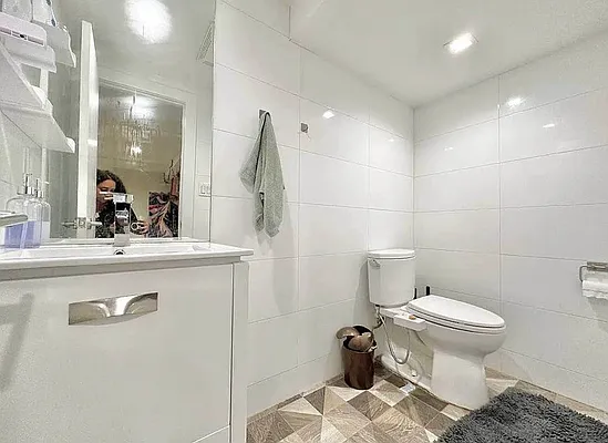 Bathroom, photo 2