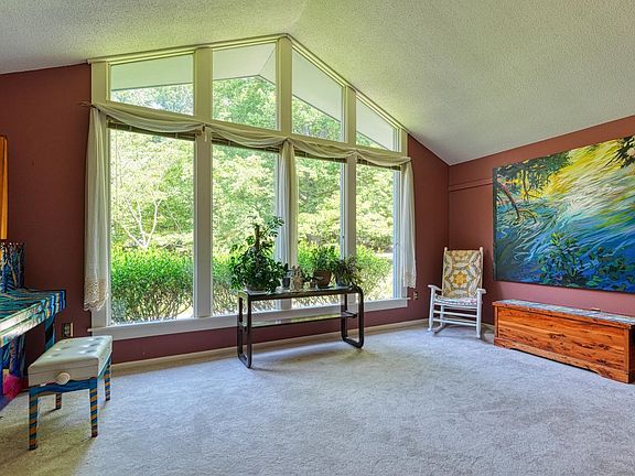 4th image of 45 Woodwind Dr