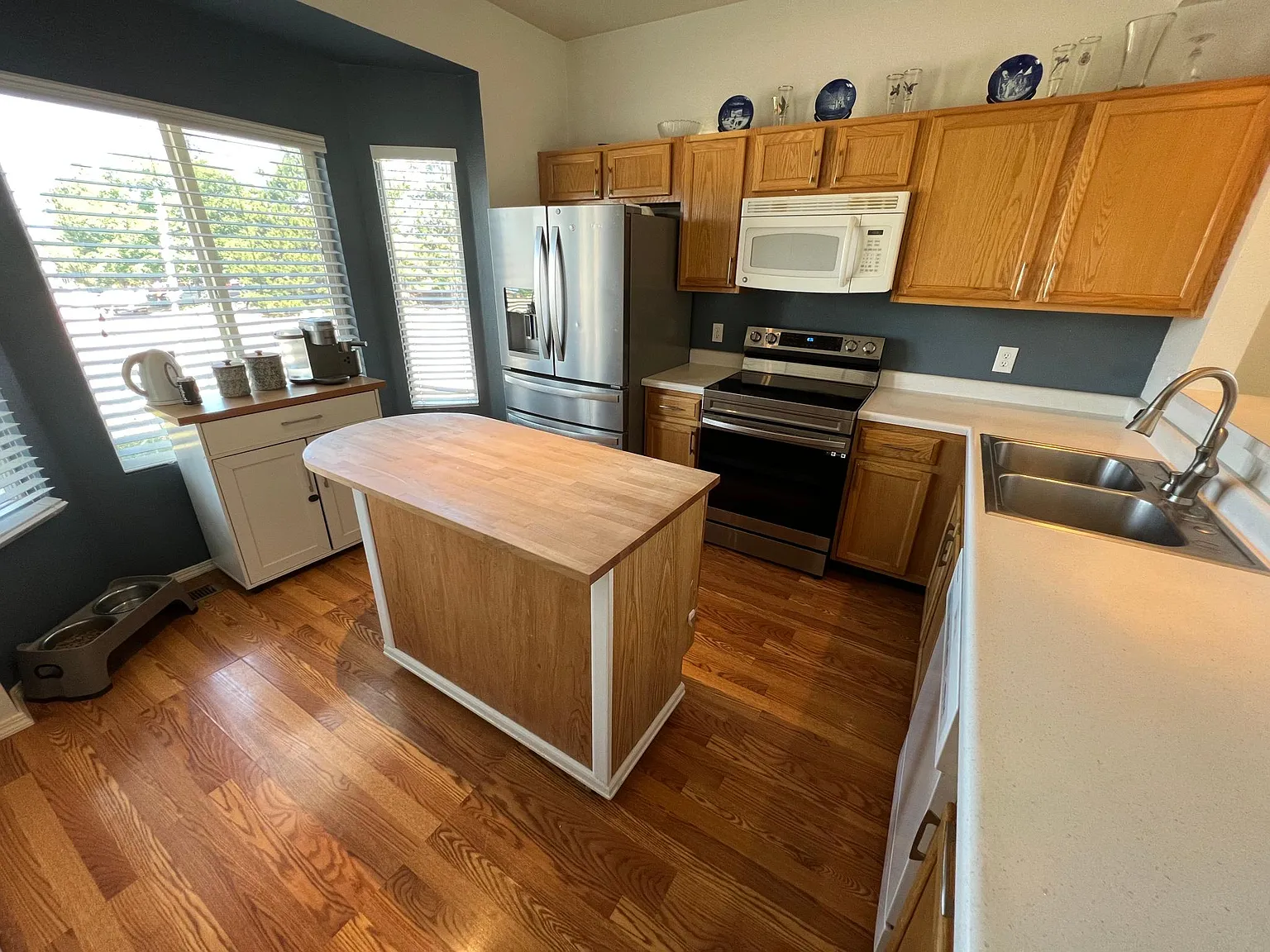 4 bed, 1954 sqft, $2,350 — Photo 3